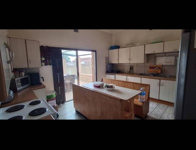 3 BEDROOM HOUSE FOR SALE IN PRIMROSE